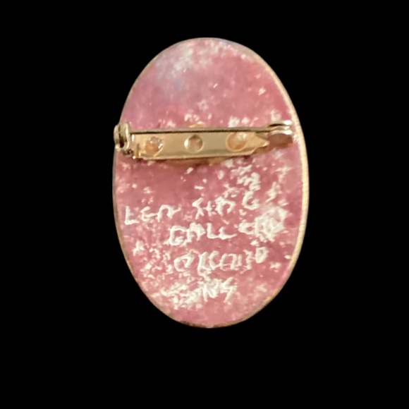 Hand Painted Brooch - Picture 3 of 3